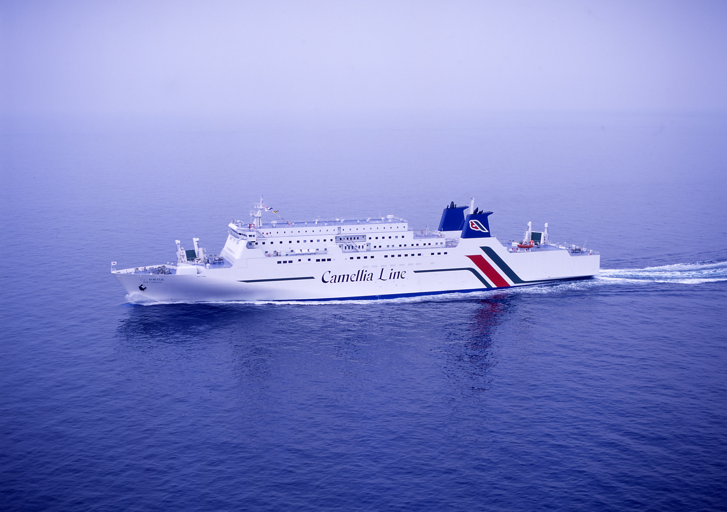 Паромное сообщение связывает Пусан с островом Чеджу и некоторыми городами Японии.